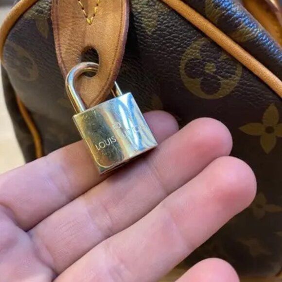 Louis Vuitton × Vintage - Louis Vuitton Vintage 90s Monogram Bag - Picture 3 of 10